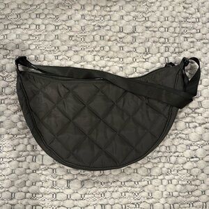 UNIQLO Crossbody Quilted Crescent Bag in Olive Green